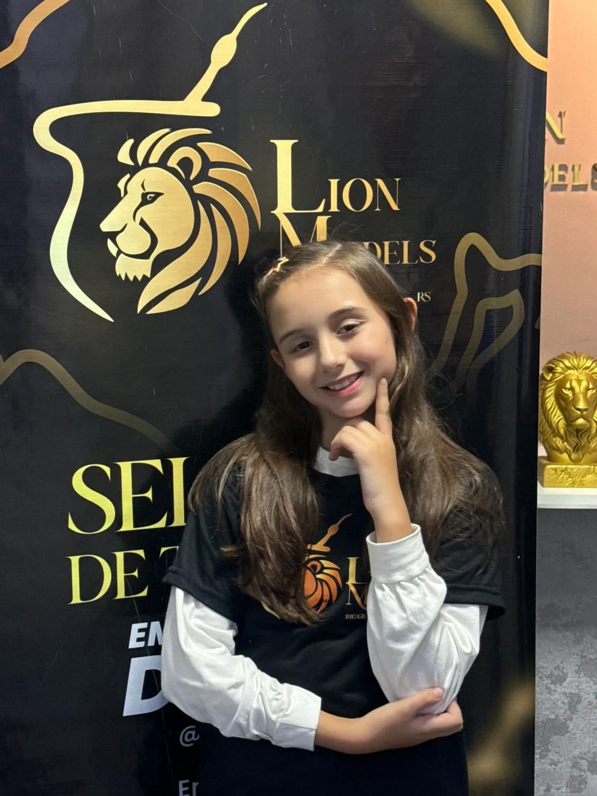 Modelo Lion Models 19